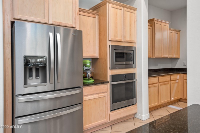 18-10020 E Strobe Ave-18