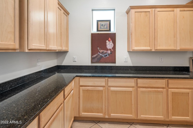 21-10020 E Strobe Ave-21