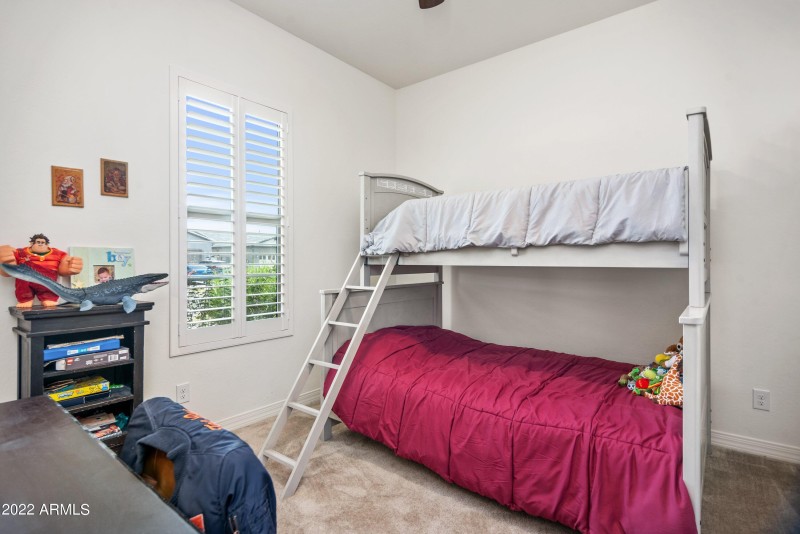 43-10020 E Strobe Ave-43
