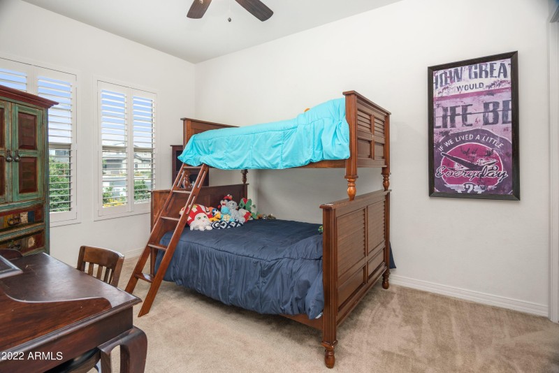 44-10020 E Strobe Ave-44