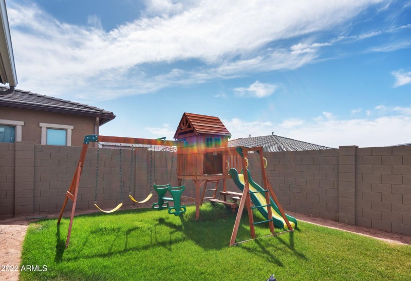 49-10020 E Strobe Ave-49