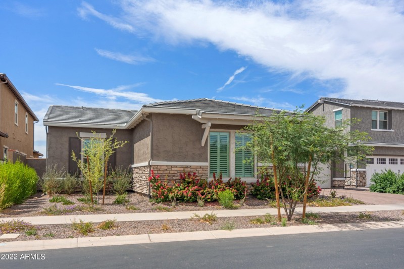 02-10020 E Strobe Ave-2