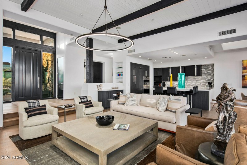 10-web-or-mls-Living Areas