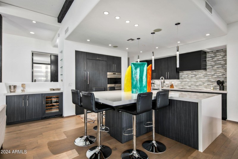 15-web-or-mls-Breakfast Counter