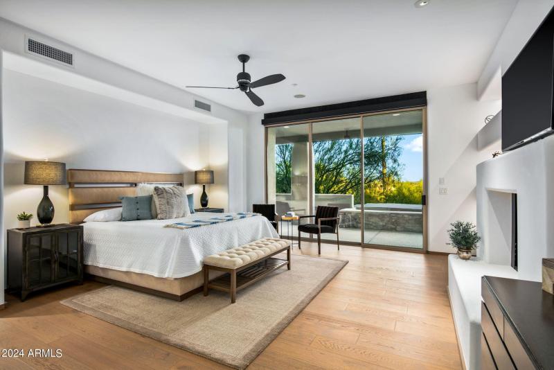22-web-or-mls-Primary Suite