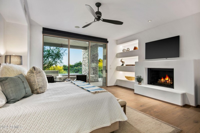 23-web-or-mls-Primary Suite Details