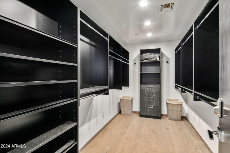 27-web-or-mls-Primary Closet 1