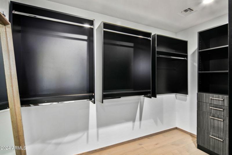 28-web-or-mls-Primary Closet 2