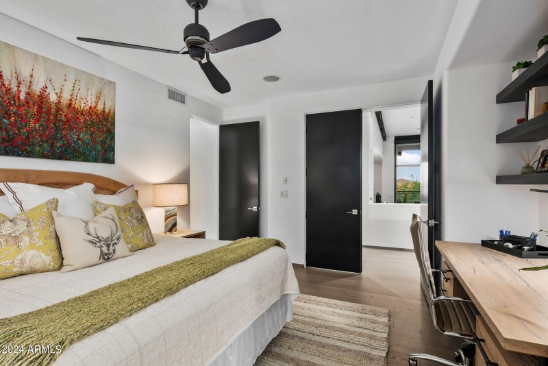 32-web-or-mls-Ensuite 2 Details