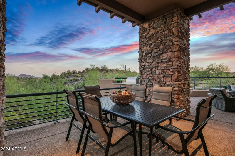 44-web-or-mls-Outdoor Dining