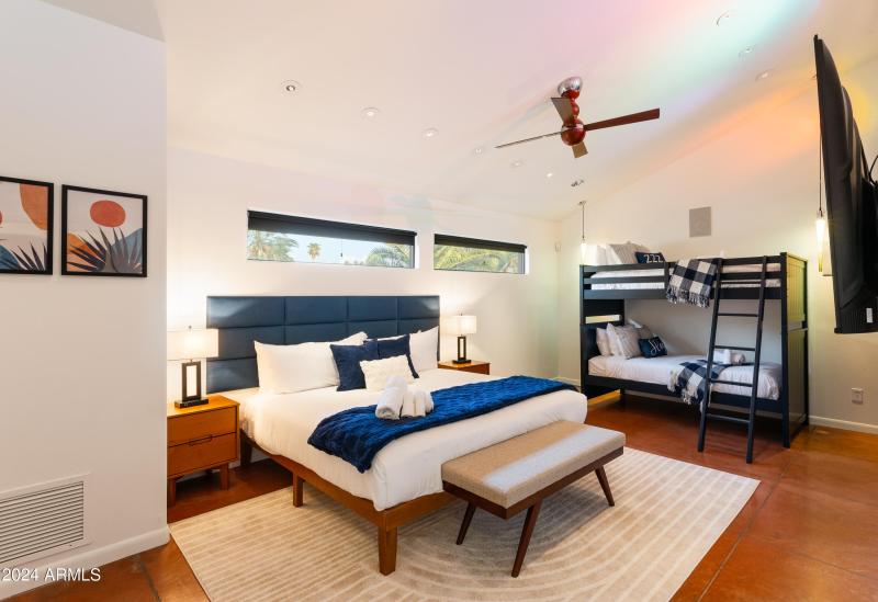 PropertyImageCo_6124EDelcoaAve_WEB-51