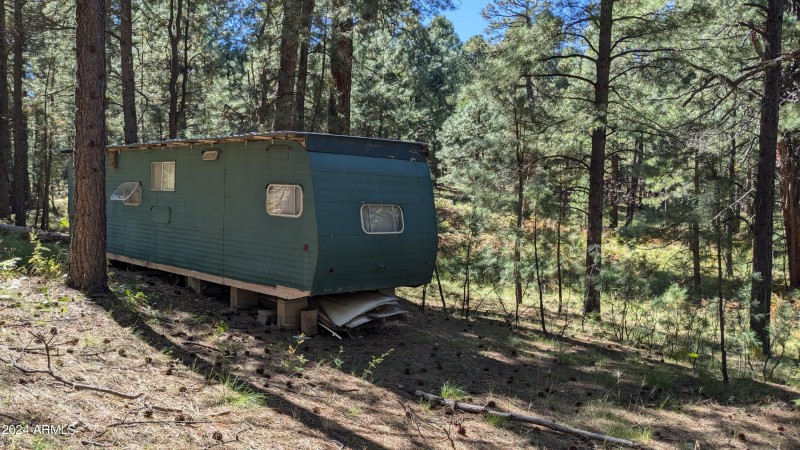 Trailer conveys