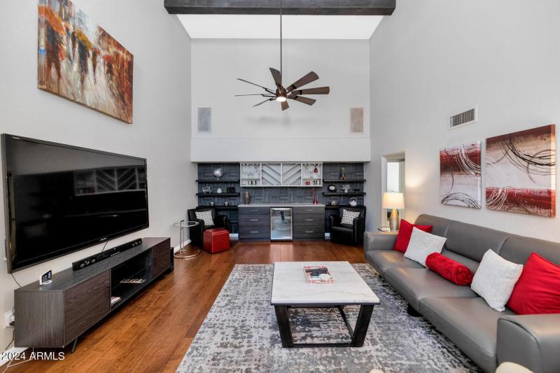 7740 E Camelback Rd-large-003-017-TOD299