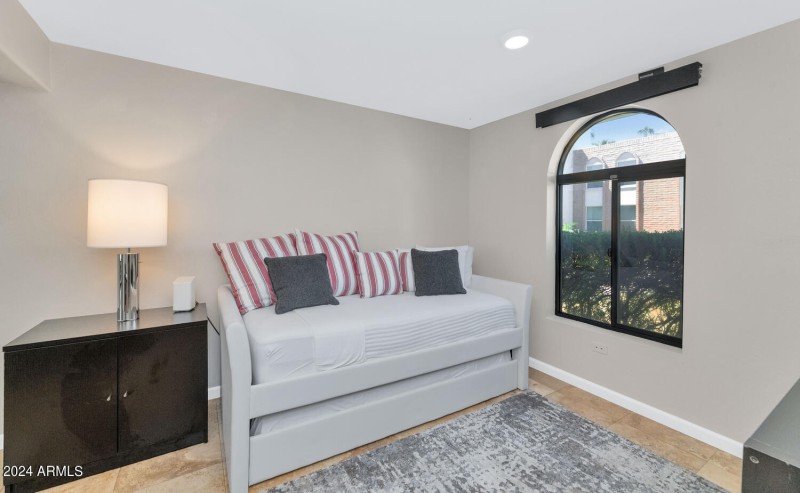 7740 E Camelback Rd-large-014-011-TOD300