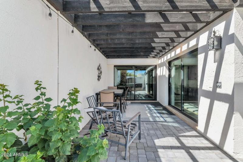 7740 E Camelback Rd-large-022-007-TOD301