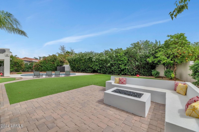 12823 N 78th St-large-029-031-12823 N 78