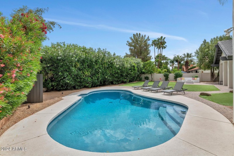 12823 N 78th St-large-030-033-12823 N 78