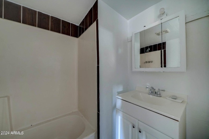 BACK HOUSE BATH