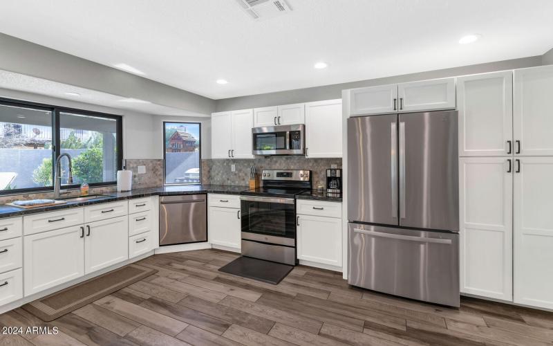 1439 S almar Cir-large-008-012-TOD3375-1