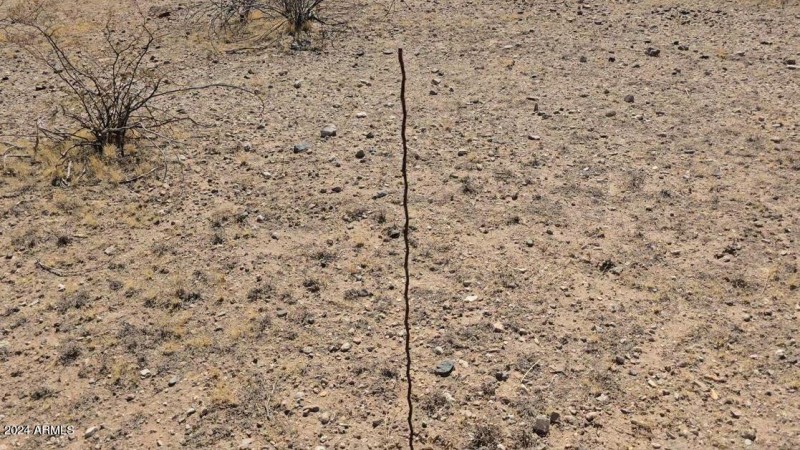NW corner marker