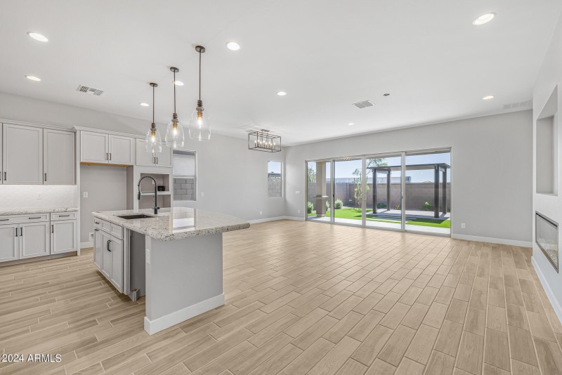 12)KITCHEN