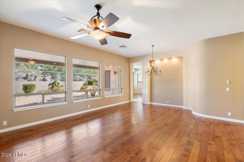 Living/Dining 15120 EVD