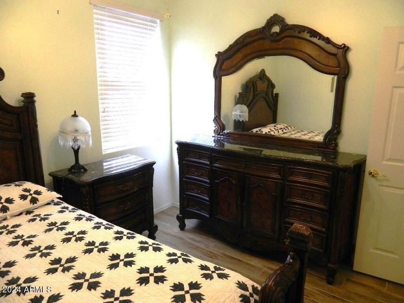 Guest room 1 dressor