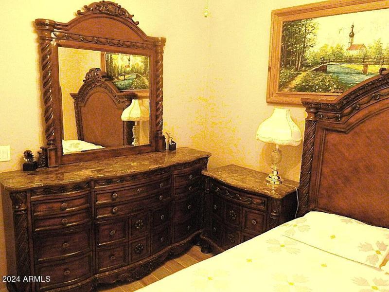 Guest room 2 dressor