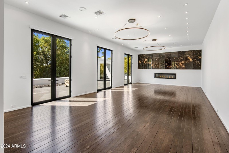 2nd floor Entertainment Room