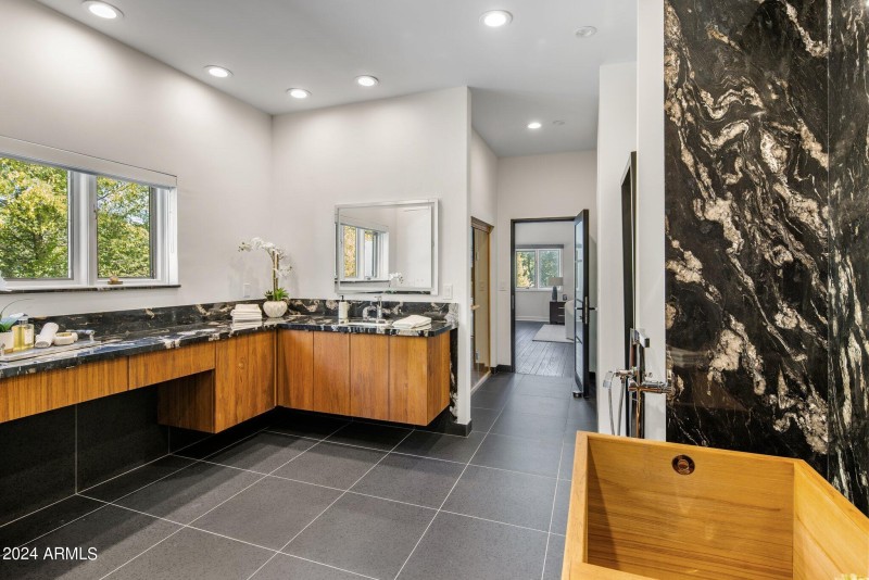2nd Bathroom with Soaking Tub