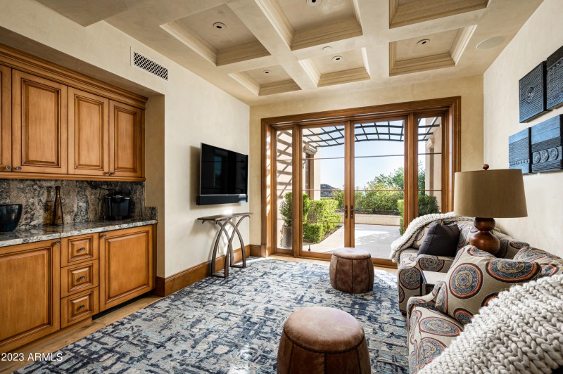 Lower Level Guest Sitting