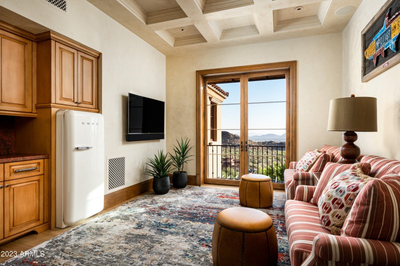 Upper Level Guest Sitting Room