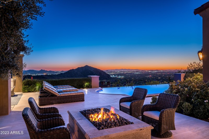 Cozy Firepit Setting