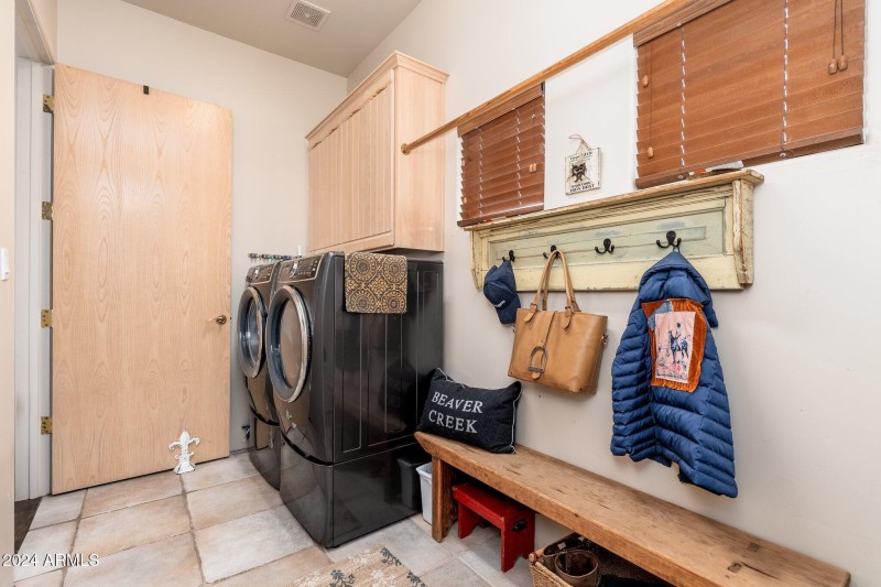 6610 E Barwick Dr - 43