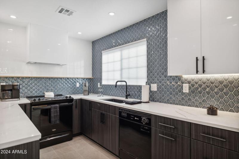 13-web-or-mls-10019-e-mountain-view-rd-1