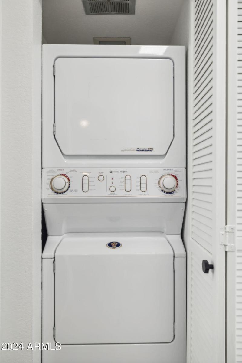 24-web-or-mls-10019-e-mountain-view-rd-1