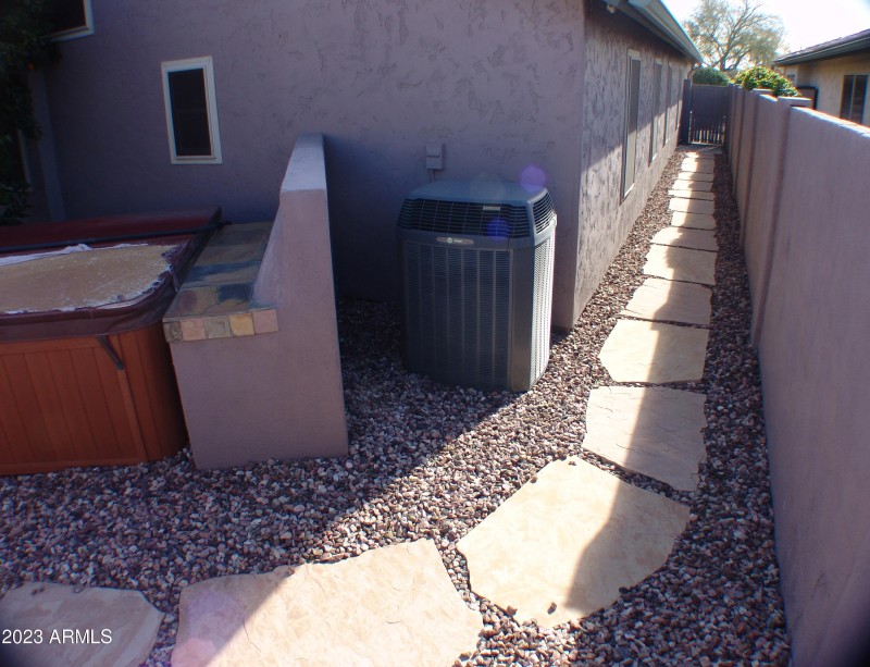 SIDE YARD MLS DSC06917