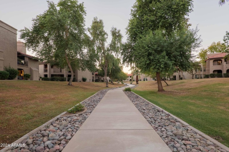 9445 N 94th Pl-37