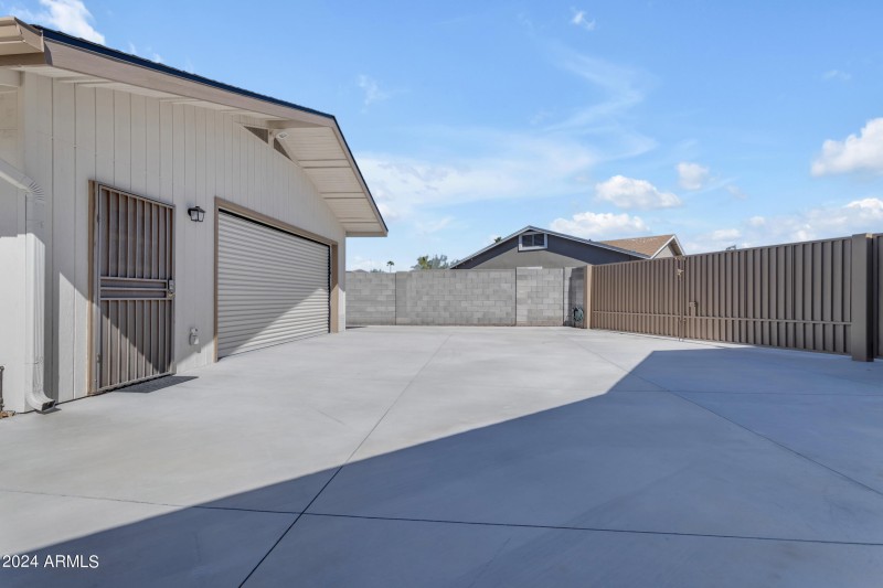 Detached Garage