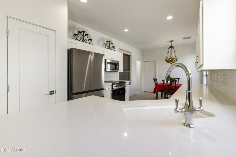 Kitchen breakfast bar