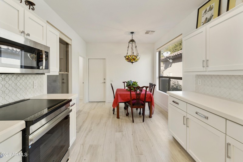 Eat-in kitchen