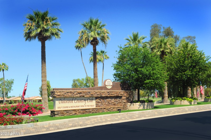 100 Oakwood Country Club