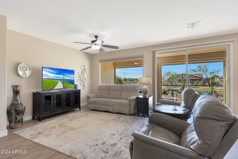 Great Room with Lake Views!