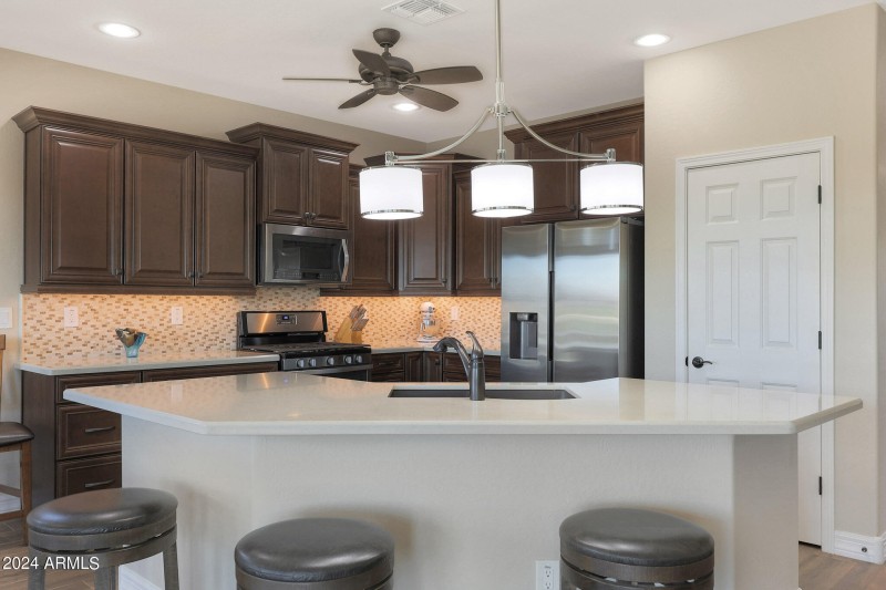 Gas Range & Tiled Backsplash