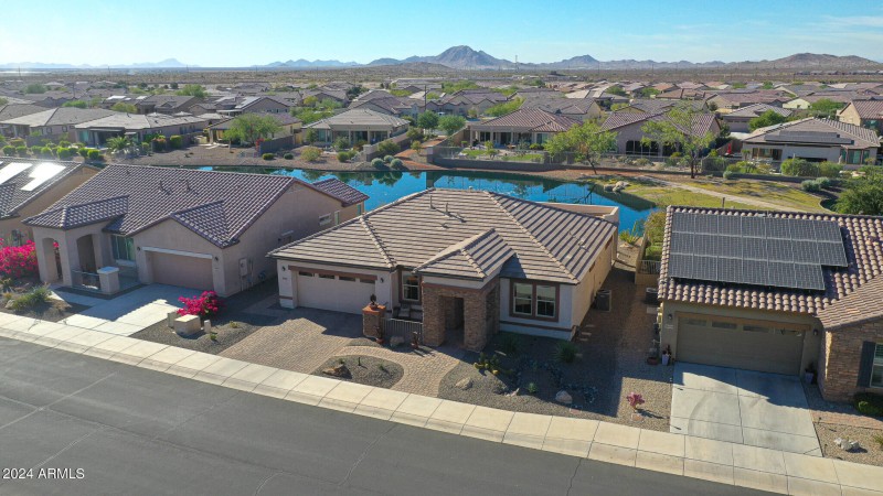 Great Curb Appeal!