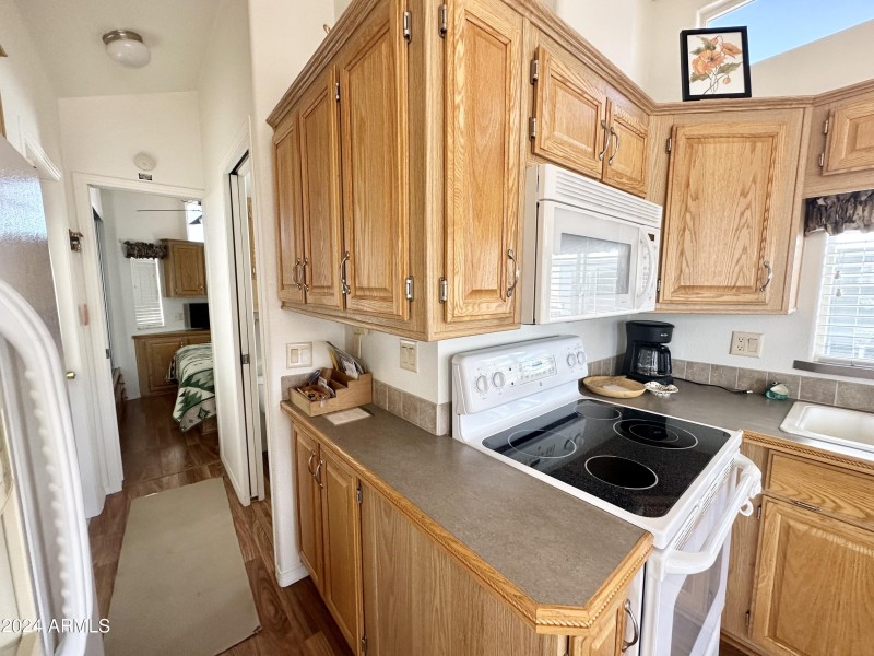 HALL TO BEDROOM/BATHROOM