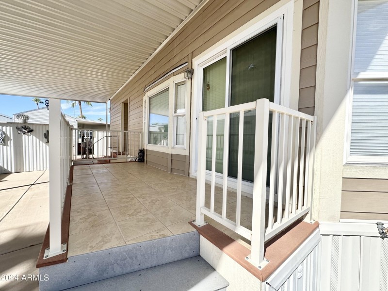 NICE TILED DECK