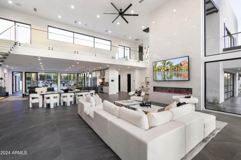 016-Living Room