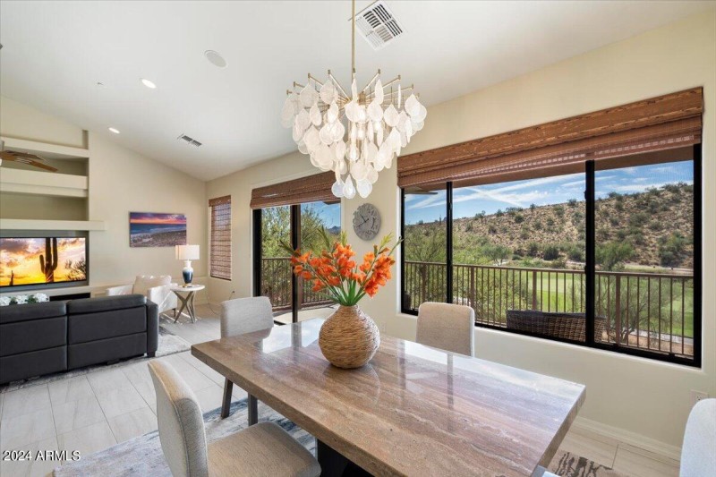 Dining with Golf Course Views