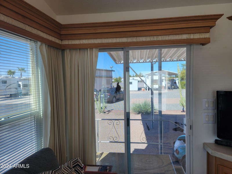 3551 sliding glass door going to patio